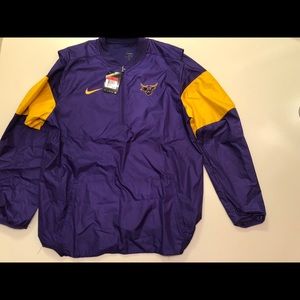 Men’s Nike half-zip windbreaker. Logo -MSU Mankato